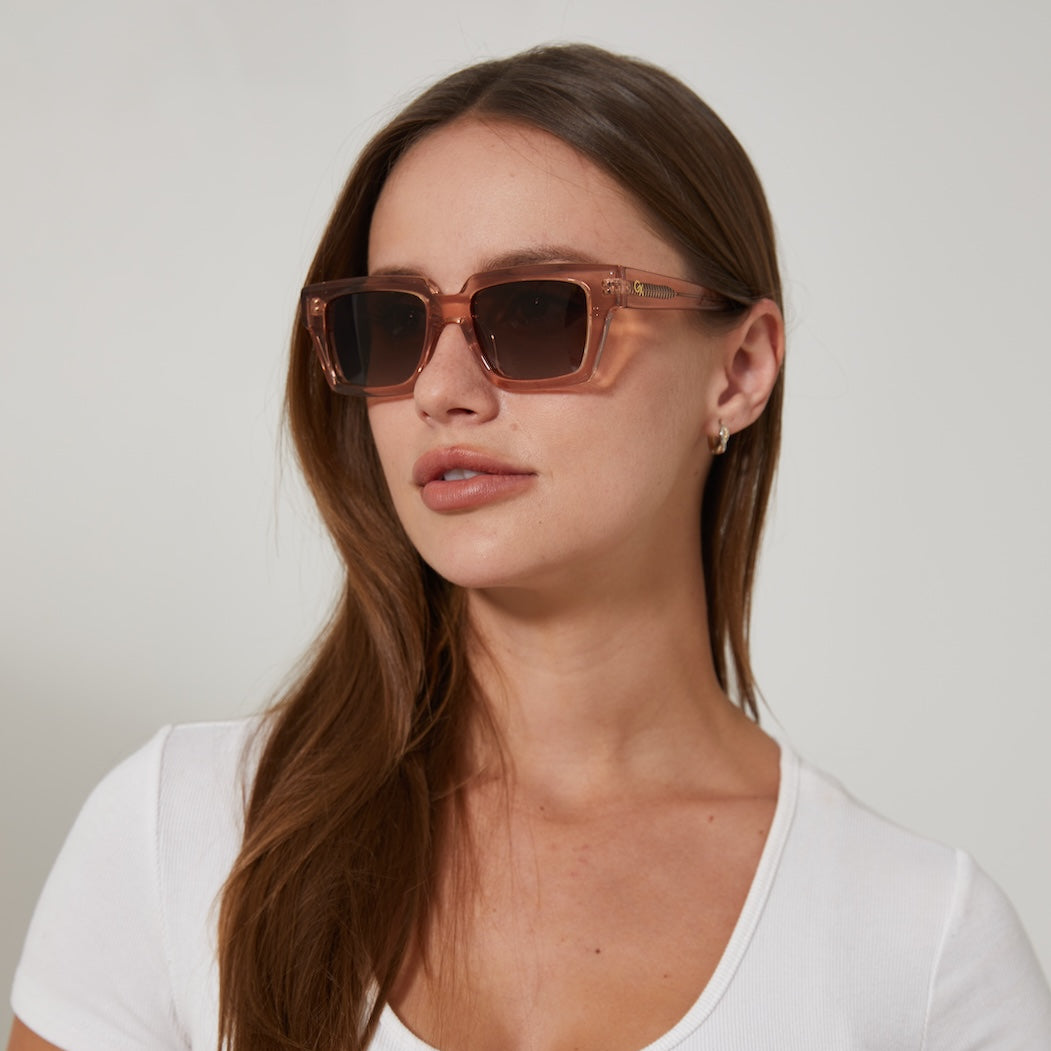 משקפי שמש Nia מסגרת מרובעת בצבע חום שקוף